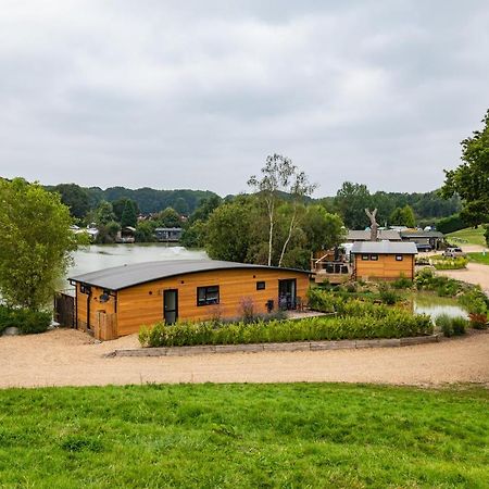 Sumners Ponds Fishery & Campsite Hotel Horsham Exterior photo