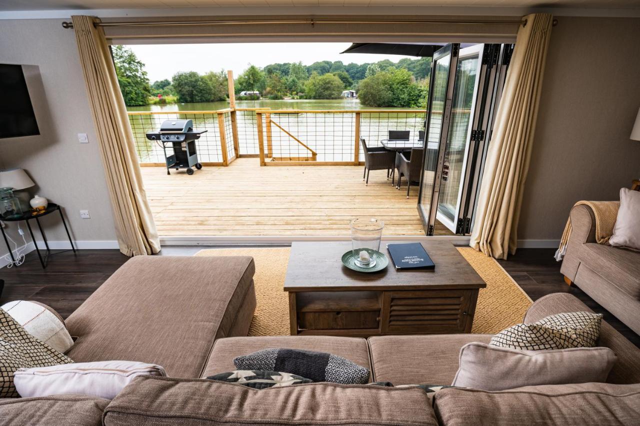Sumners Ponds Fishery & Campsite Hotel Horsham Exterior photo