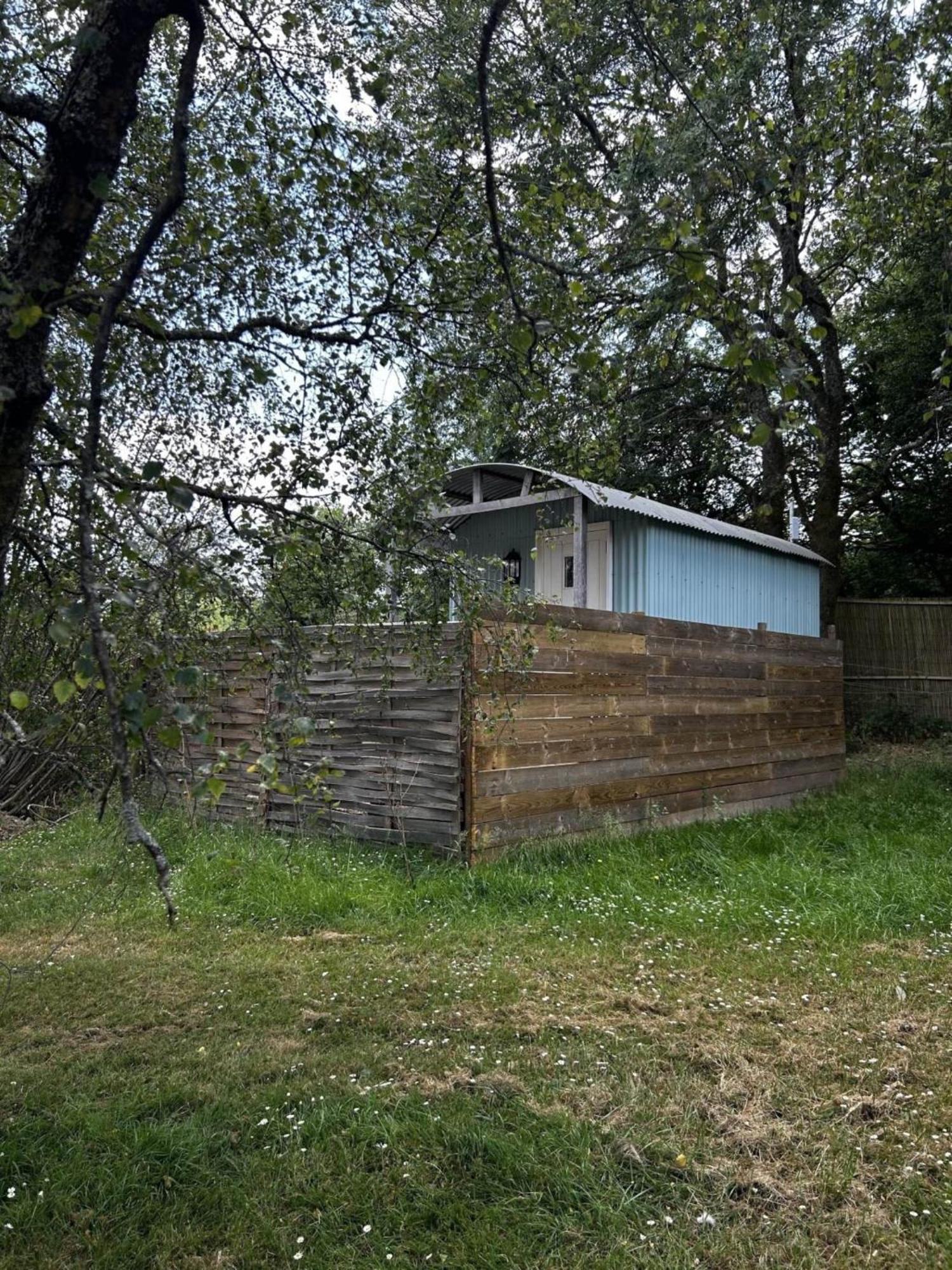 Sumners Ponds Fishery & Campsite Hotel Horsham Exterior photo